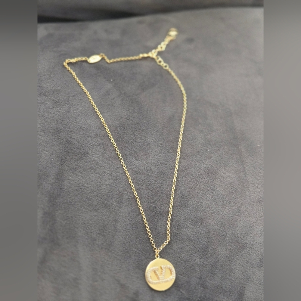 Valentino 18kgp Elegant Gold Pendant Necklace 200$
